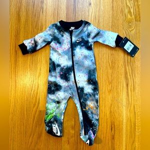 NIKE FOOTED COVERALL 6 MONTH SIZE